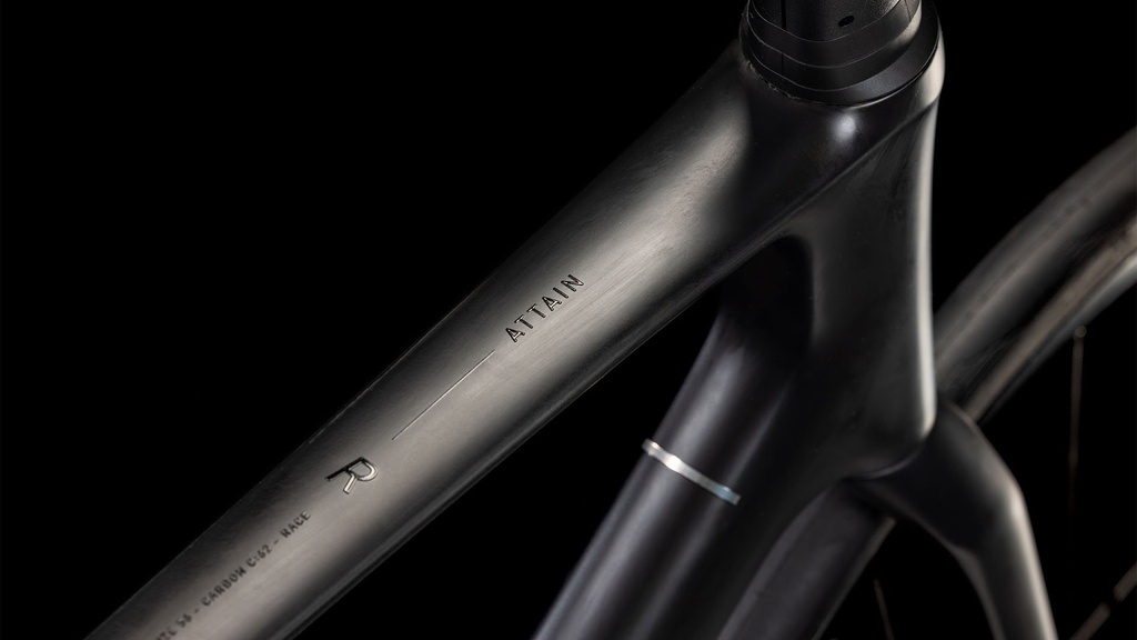 Bicicleta Cube Attain C:62 Race blackline