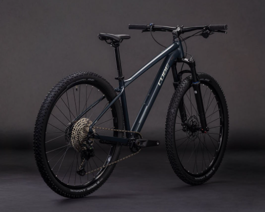 Bicicleta Cube Attention Pro night´n´black