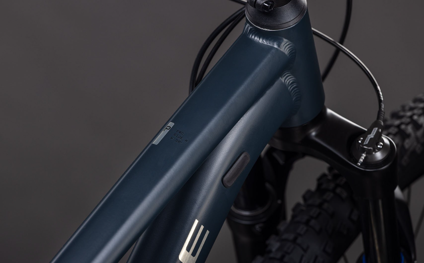 Bicicleta Cube Attention Pro night´n´black