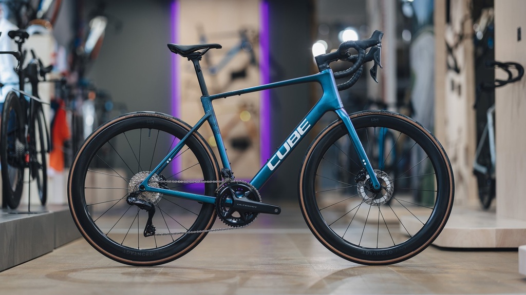 Bicicleta Cube Attain C:62 SLT shiftmint´n´white