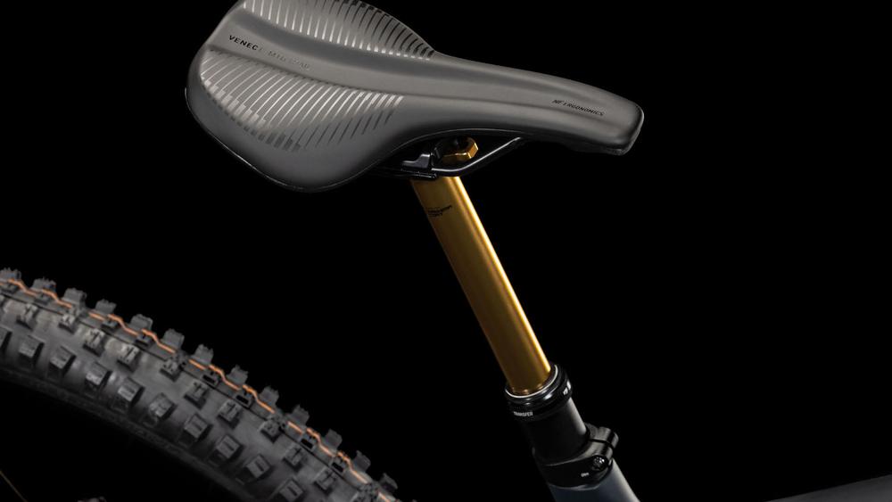 Bicicleta Cube Stereo Hybrid ONE HPC AT 800 carbon´n´gold